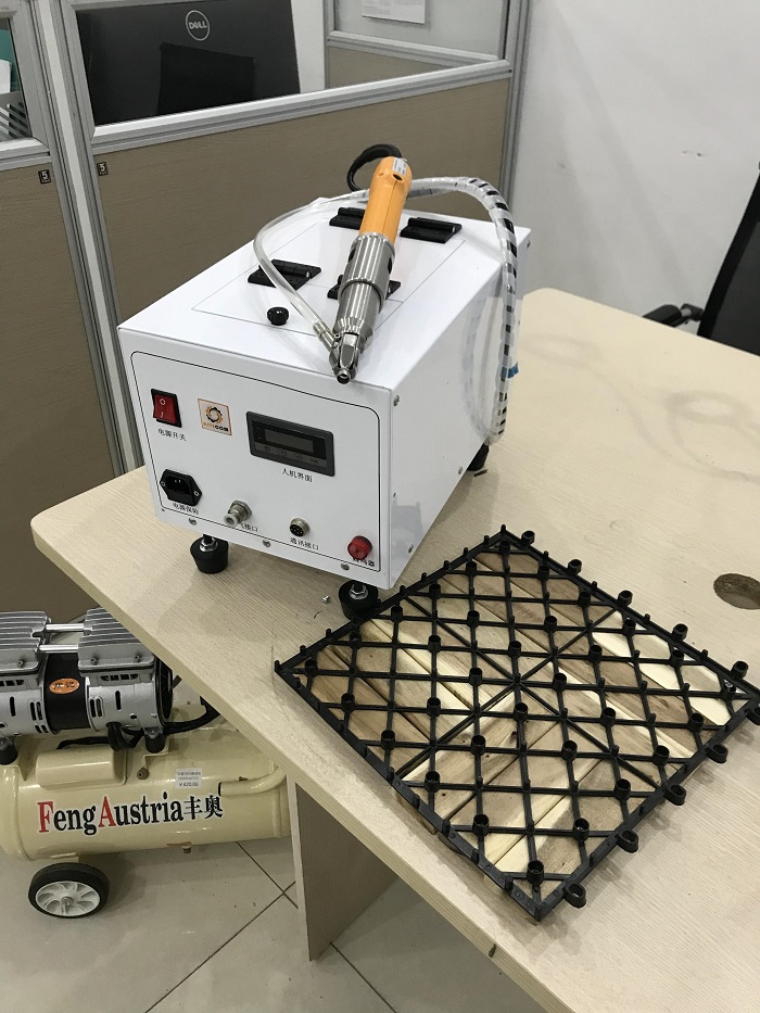 Robot cấp vít toàn tự động 4 trục VT-YUT-0422